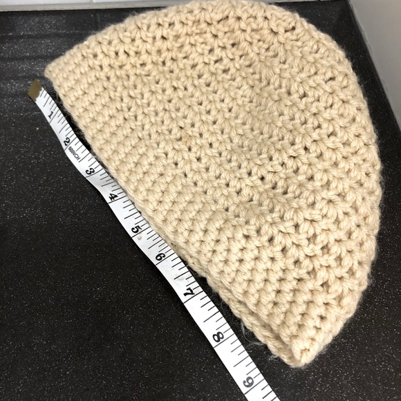 😎Hand crocheted child’s toque - Picture 5 of 5